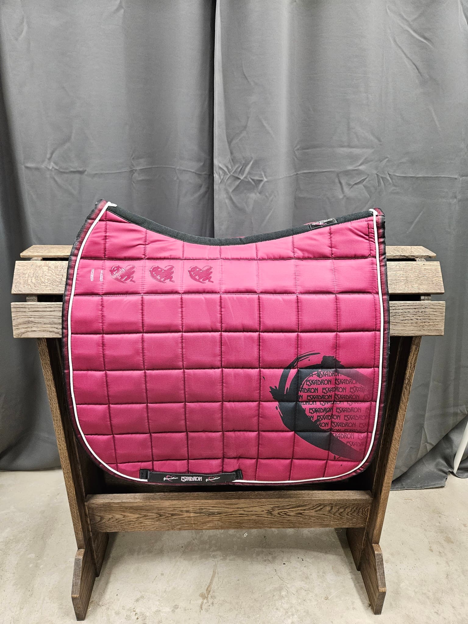 Schabrak, full, Eskadron