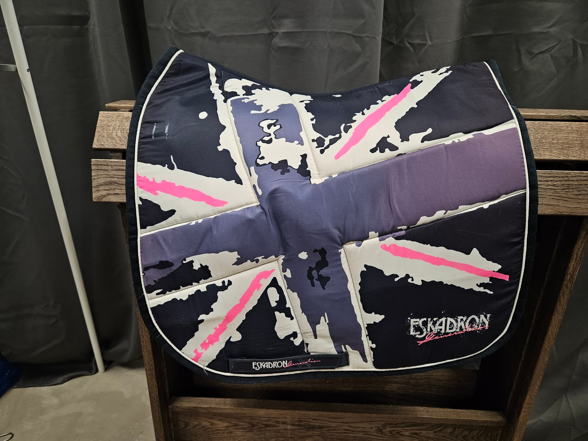 Schabrak, full, Eskadron