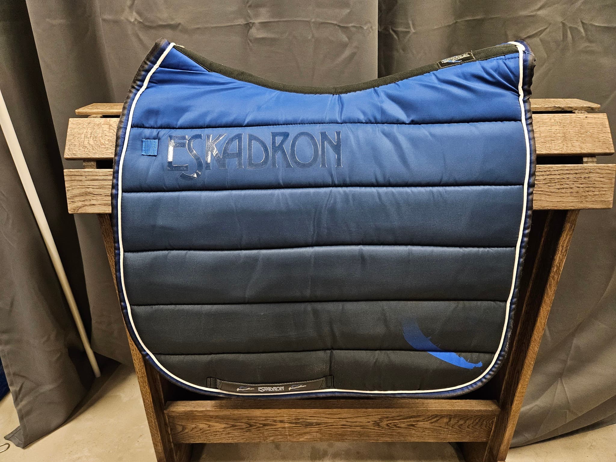 Schabrak, full, Eskadron