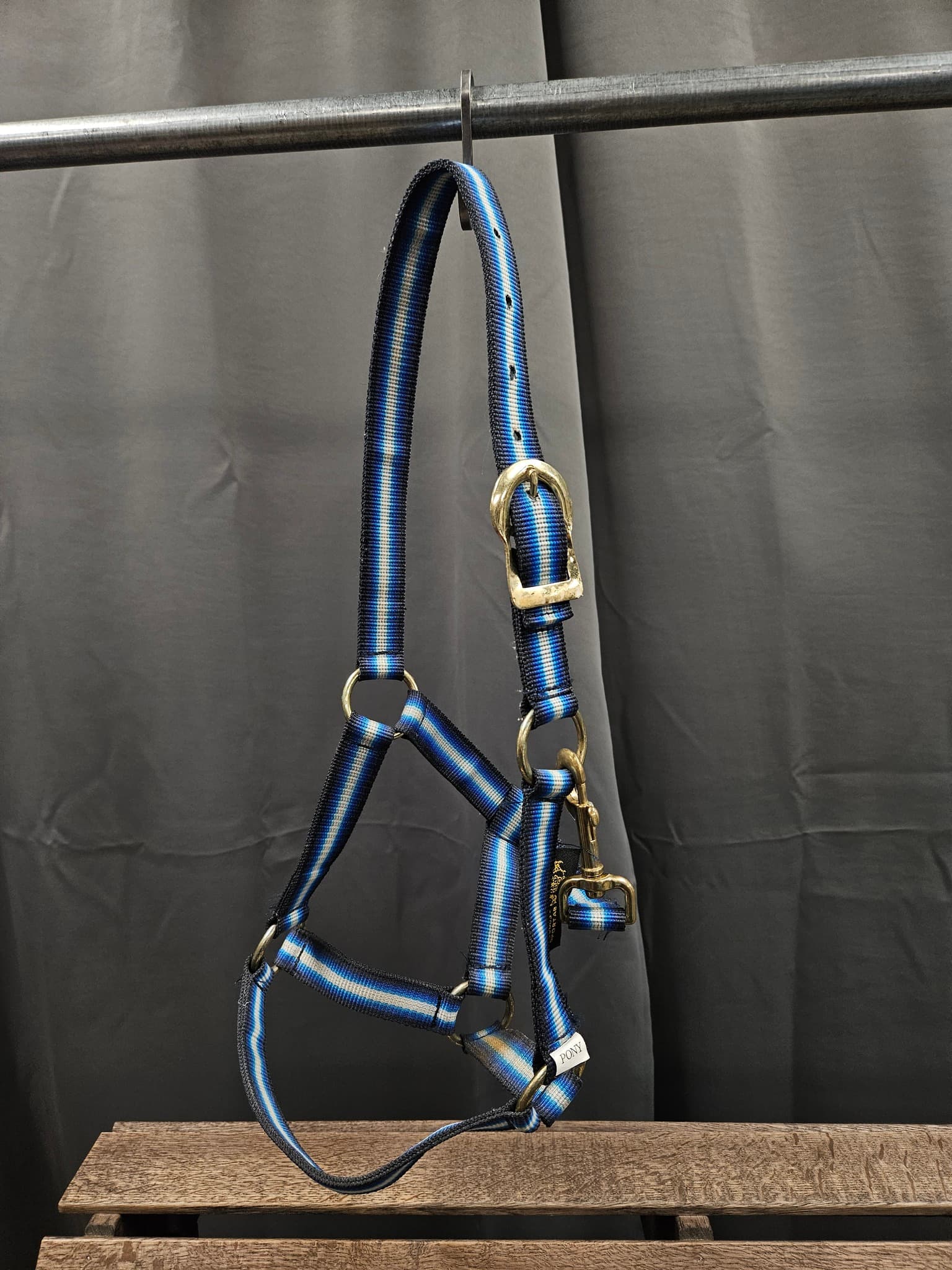 Nylongrimma, ponny, Globus