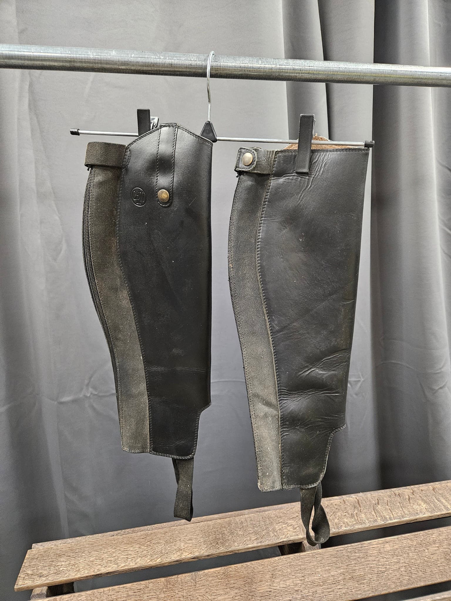 Chaps | S
