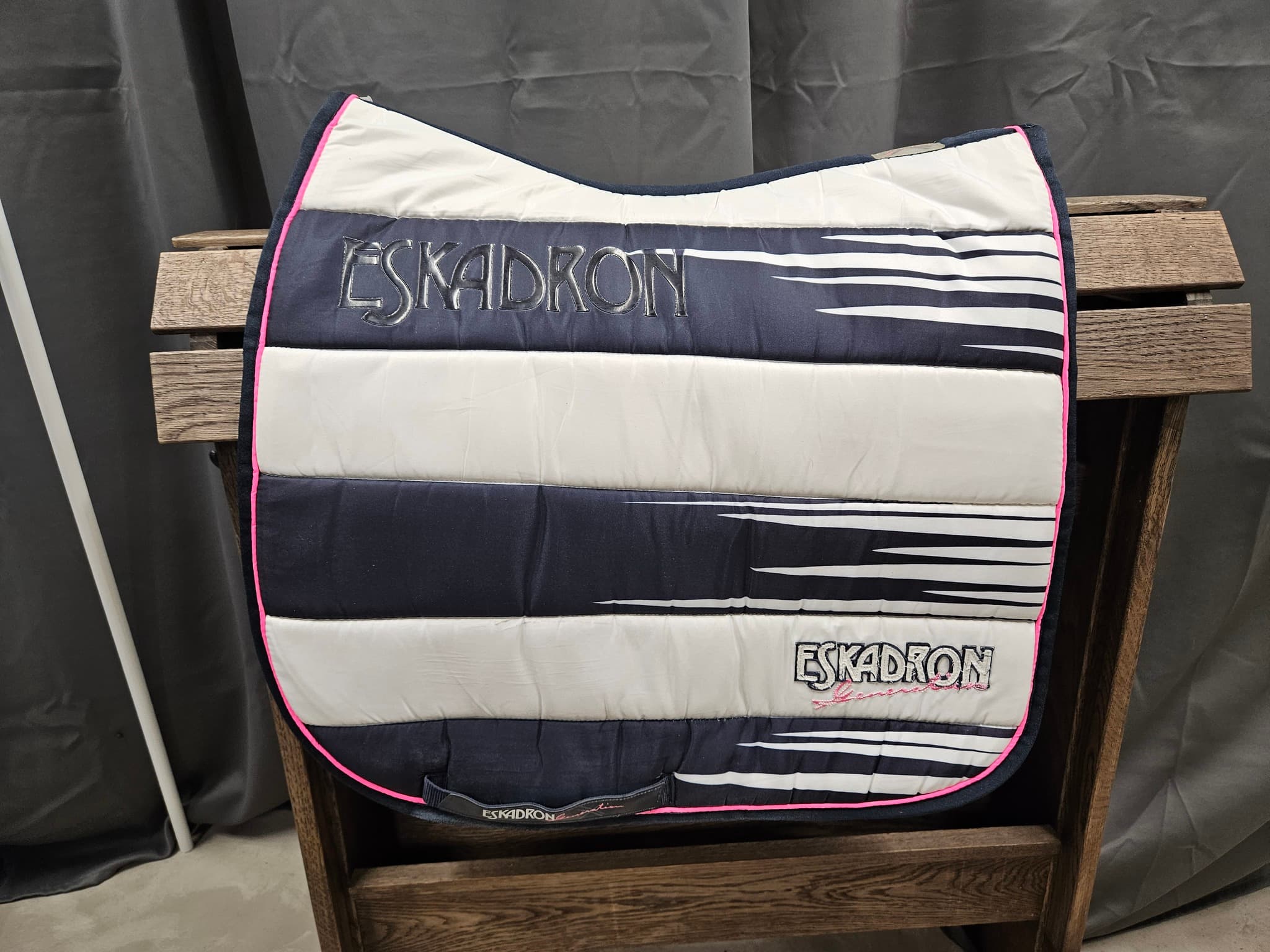 Schabrak, full, Eskadron