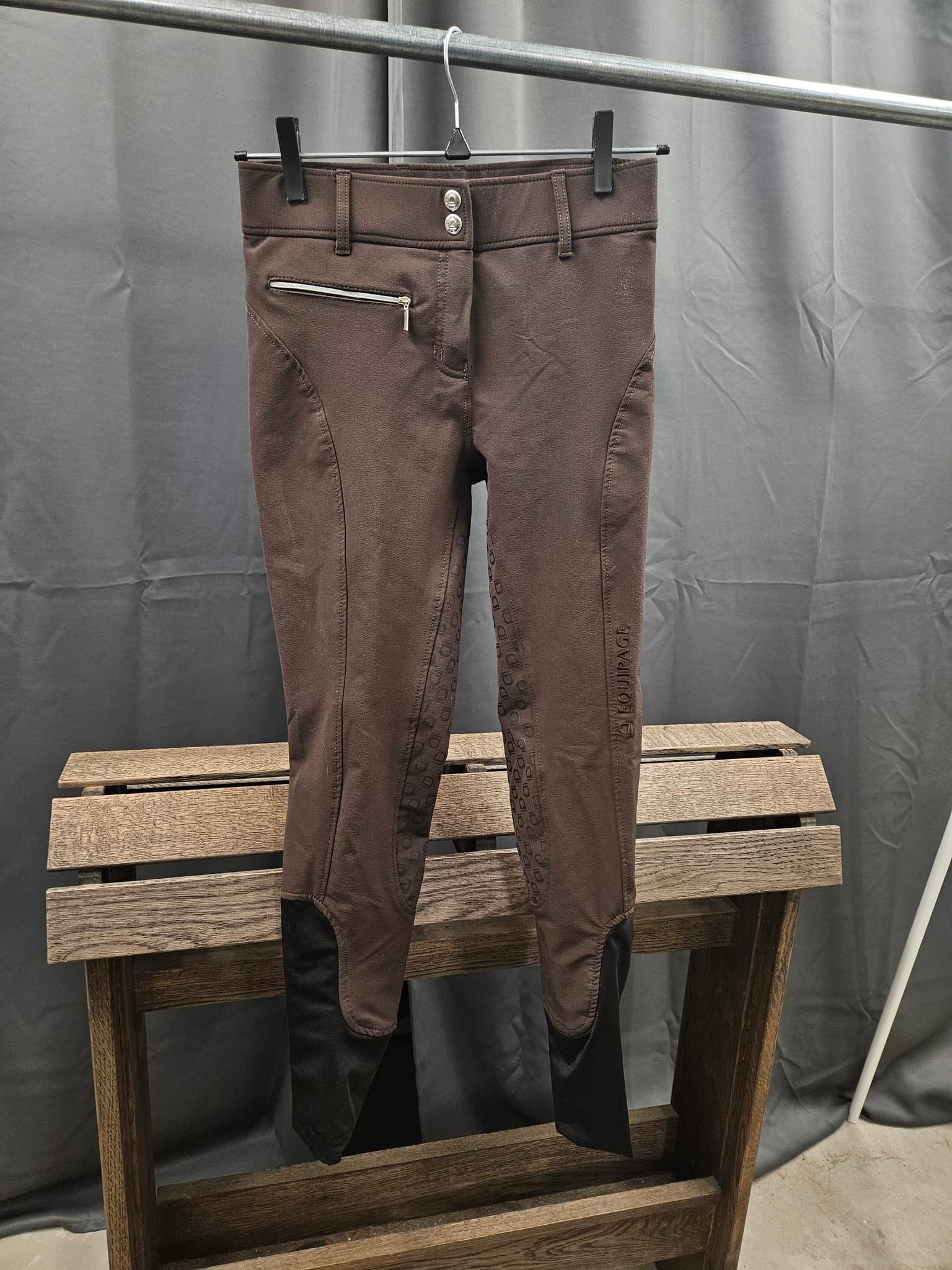 Ridbyxa, 34, Equipage